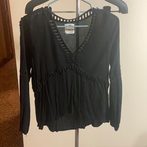 Size large, black, super cute 3/4 sleeve